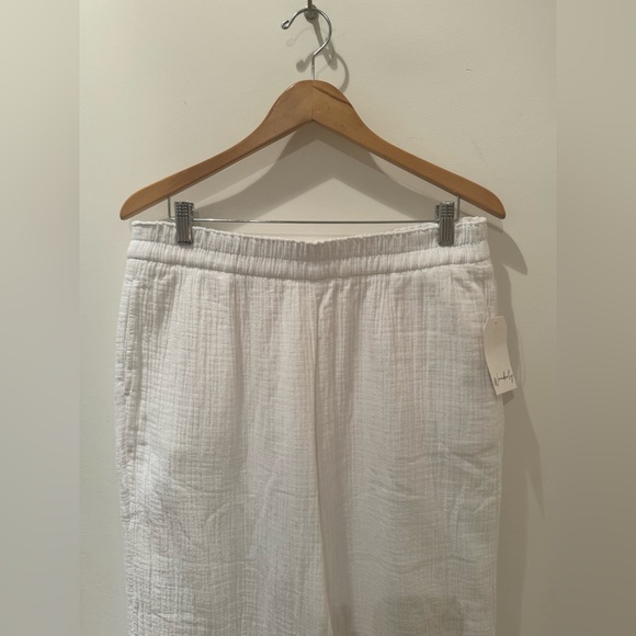 Wonderly Pants - Wonderly 100% cotton/linen pants. Size L.
(Fits like a 10-12)